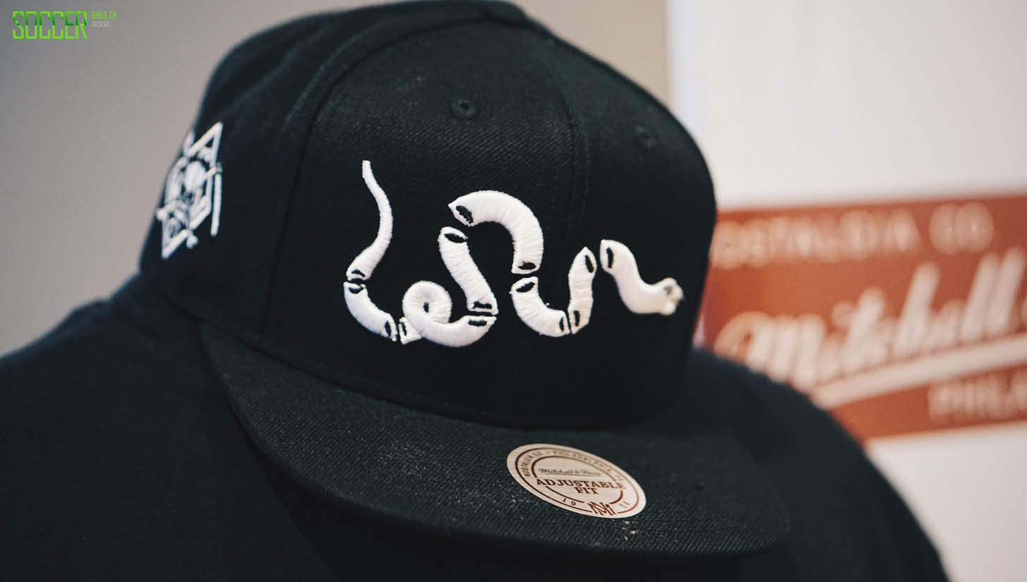 mitchell-and-ness-soccerbible_0036_img_2643