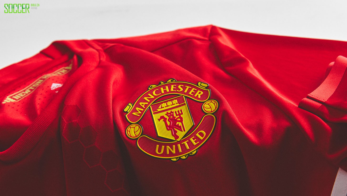 man-united-home-16-17-img5