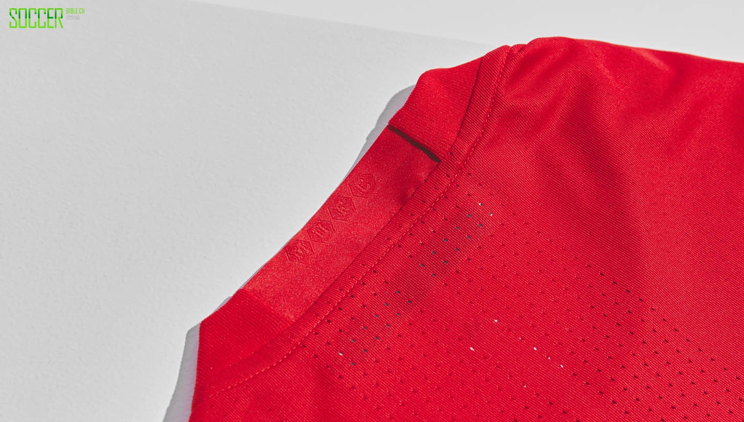 man-united-home-16-17-img9