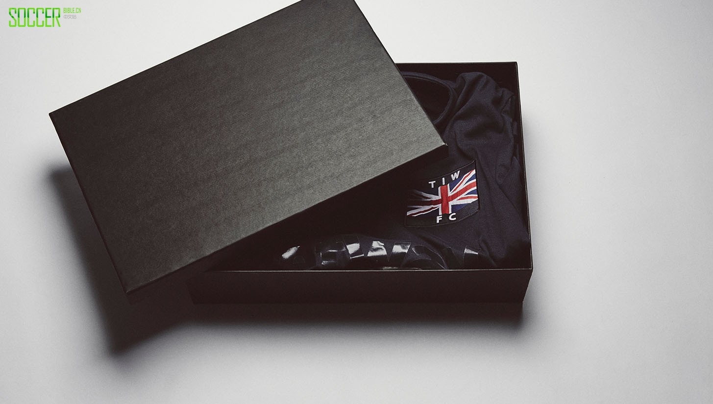 umbro-the-iron-works_0008_west-ham-tiwfc-7