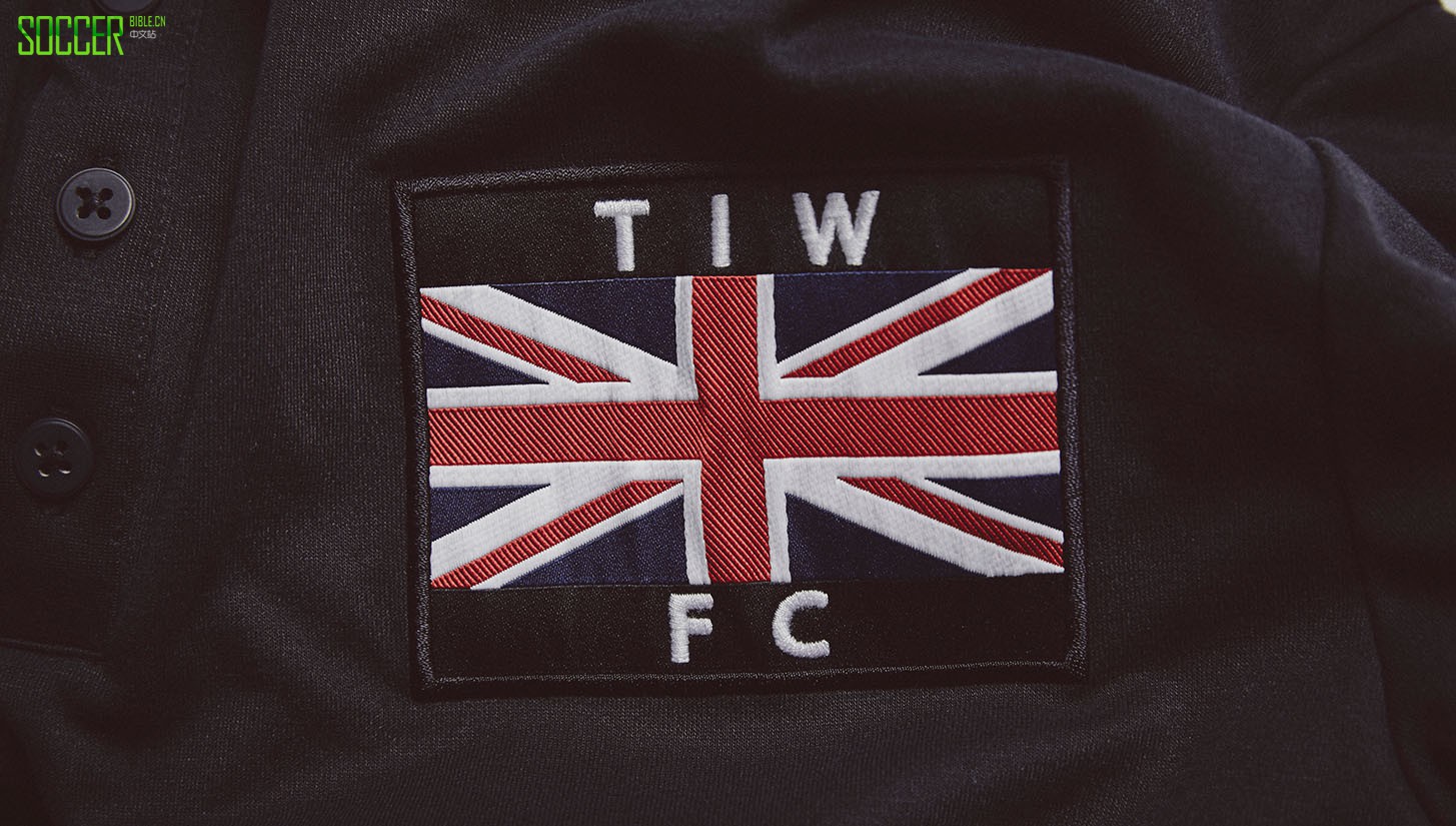 umbro-the-iron-works_0002_west-ham-tiwfc-13