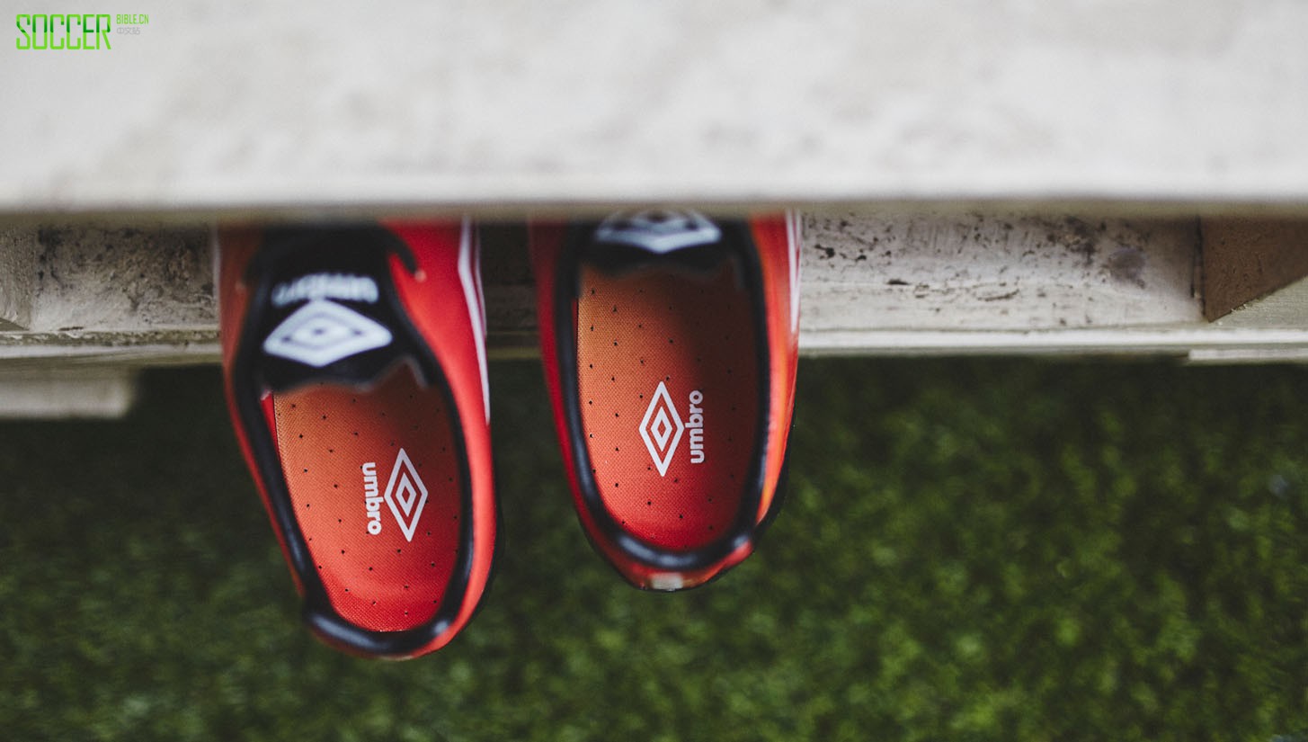 umbro-velocita-ii-red-img2