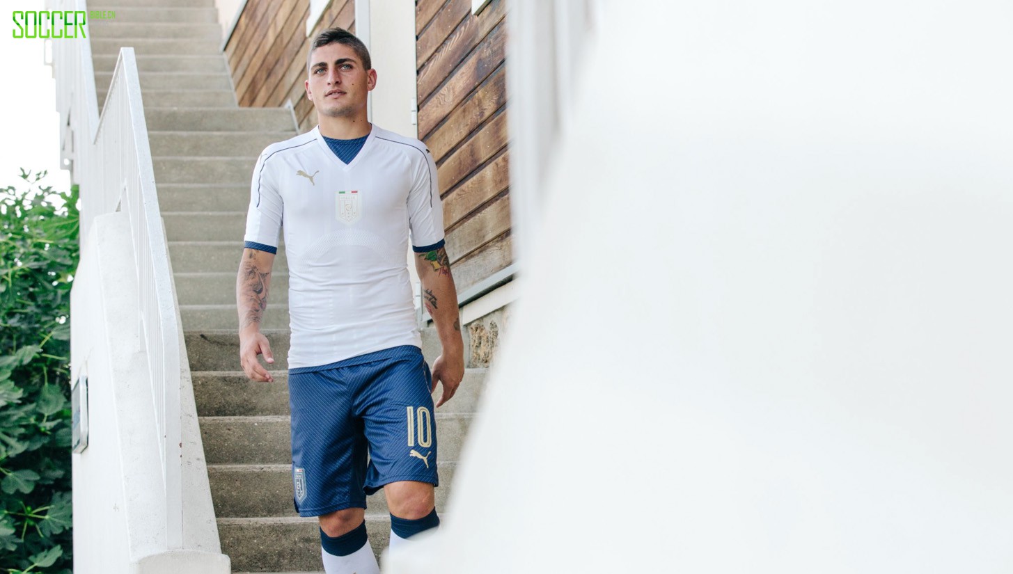 italy-away-16-17-img2