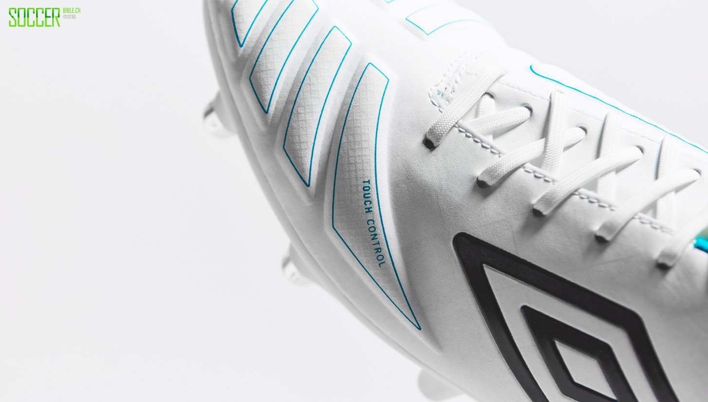 umbro-accuro-white-blue-img6