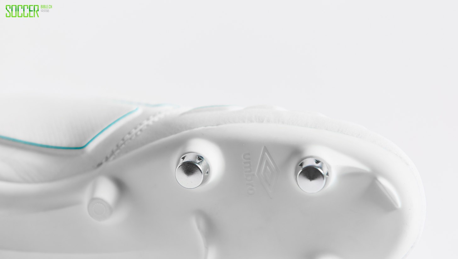 umbro-accuro-white-blue-img9