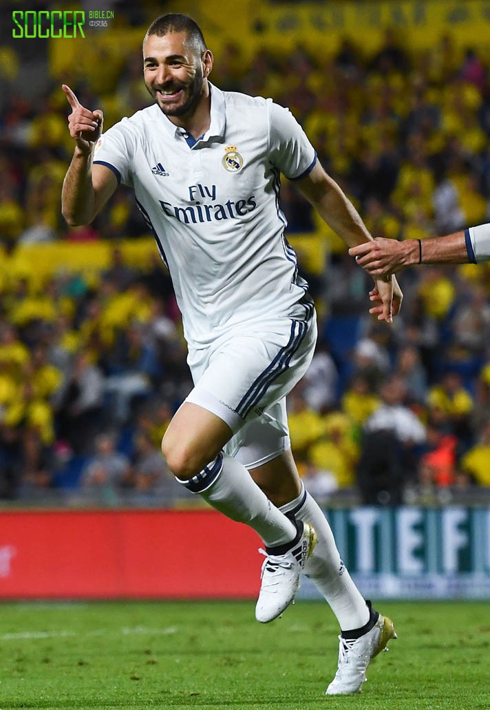 Karim Benzema (Real Madrid) adidas X 16.1