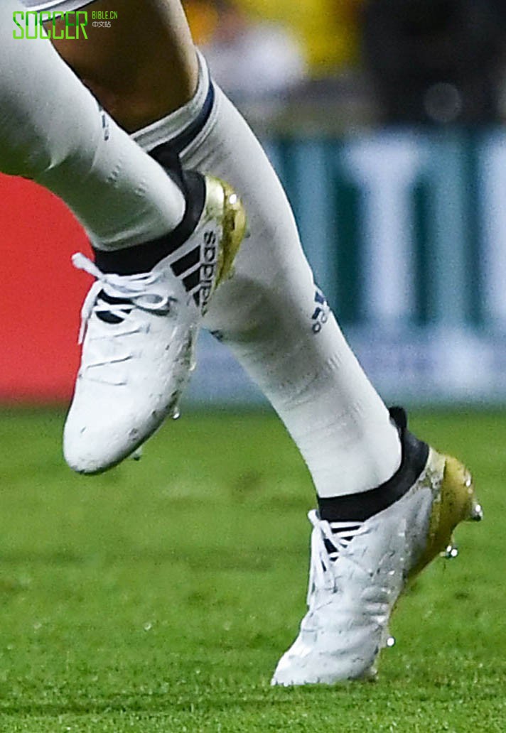 Karim Benzema (Real Madrid) adidas X 16.1