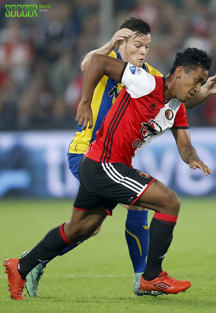 Renato Tapia (Feyenoord) Umbro UX Accuro