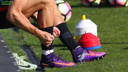 <font color=red>CR7</font> Trains In Nike Floodlights Pack : Boot Spotting : Soccer Bible