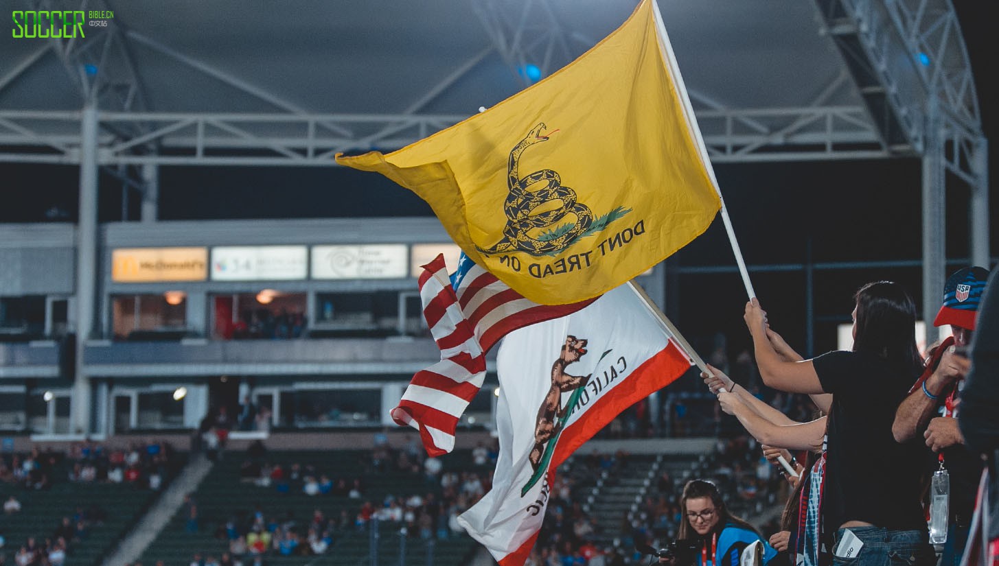 uswnt-v-romania-framed_0004_1e4a9807