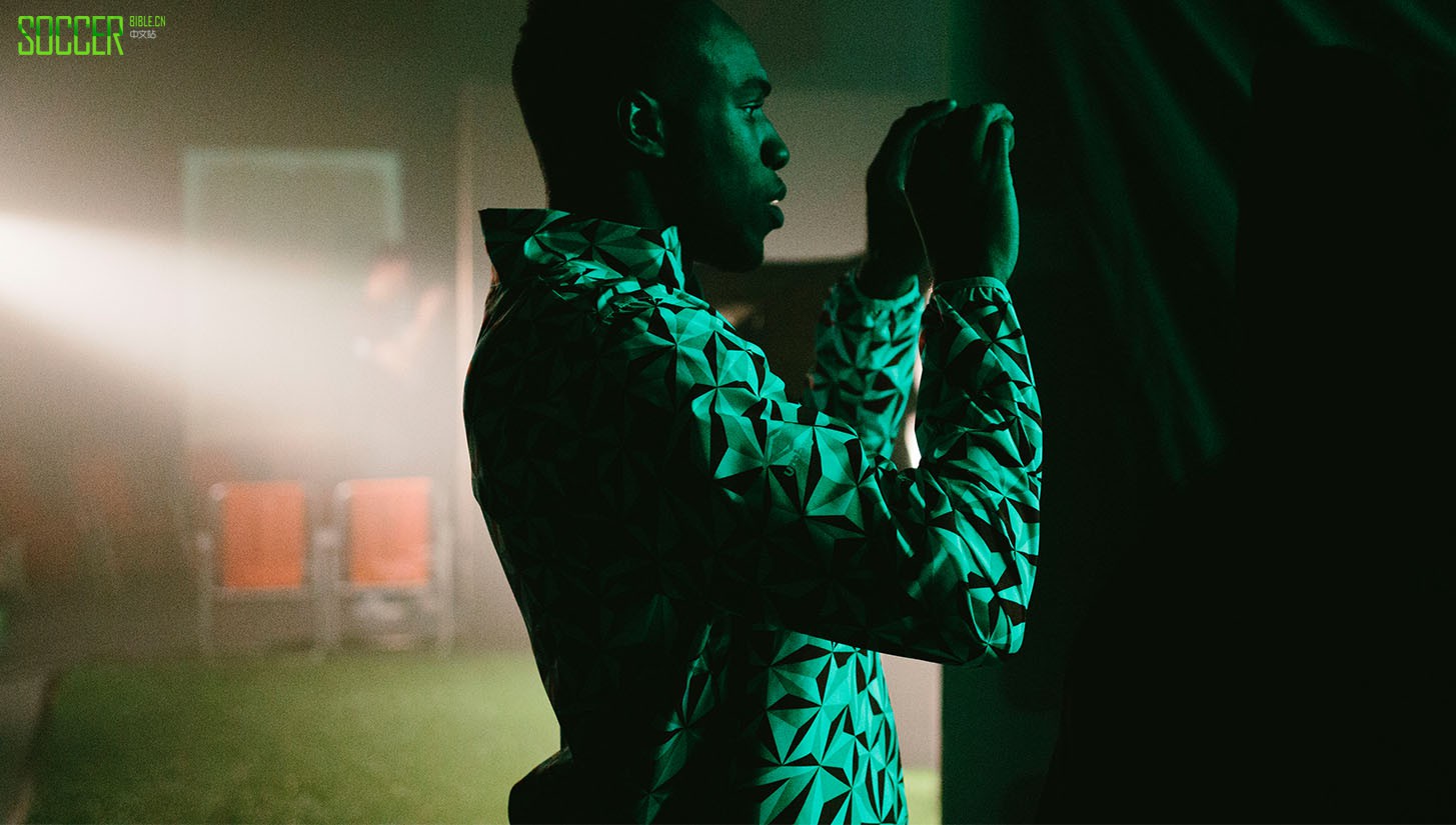 michail-antonio_0008__56a8325