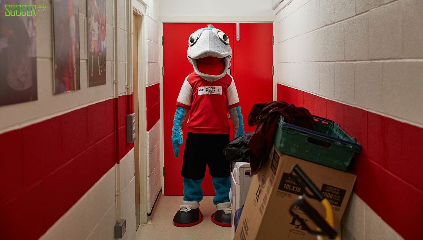 capeless-crusaders-fleetwood_0002_the-cod-22