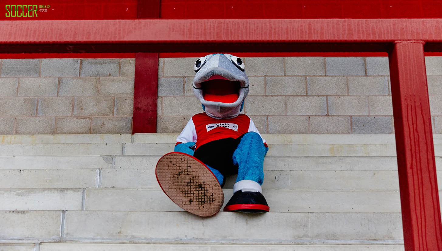 capeless-crusaders-fleetwood_0019_the-cod-4