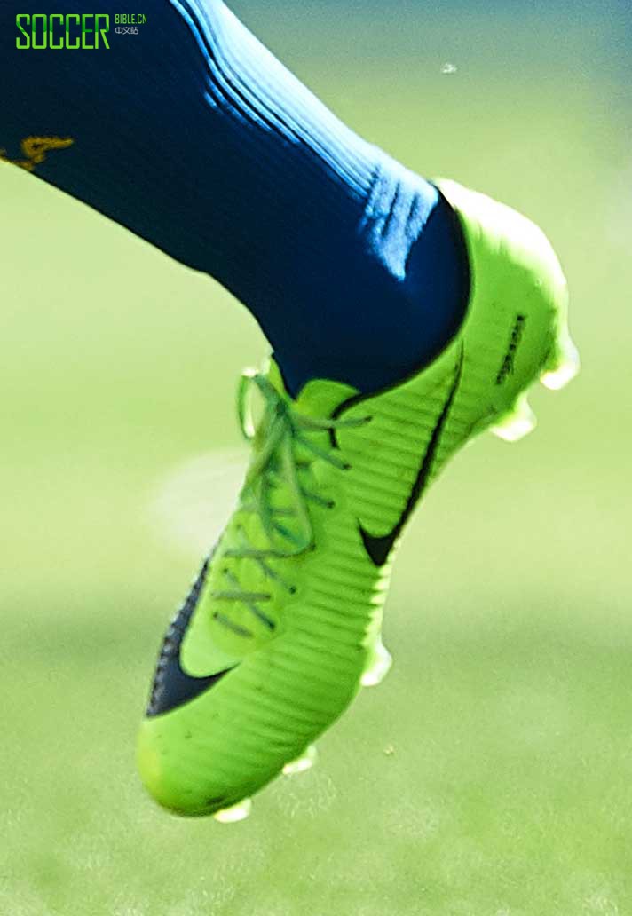 Neymar (Barcelona) Nike Mercurial Vapor XI Radiation Flare