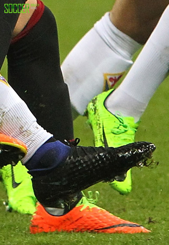 Carlos Sanchez (Fiorentina) Nike Magista Obra II