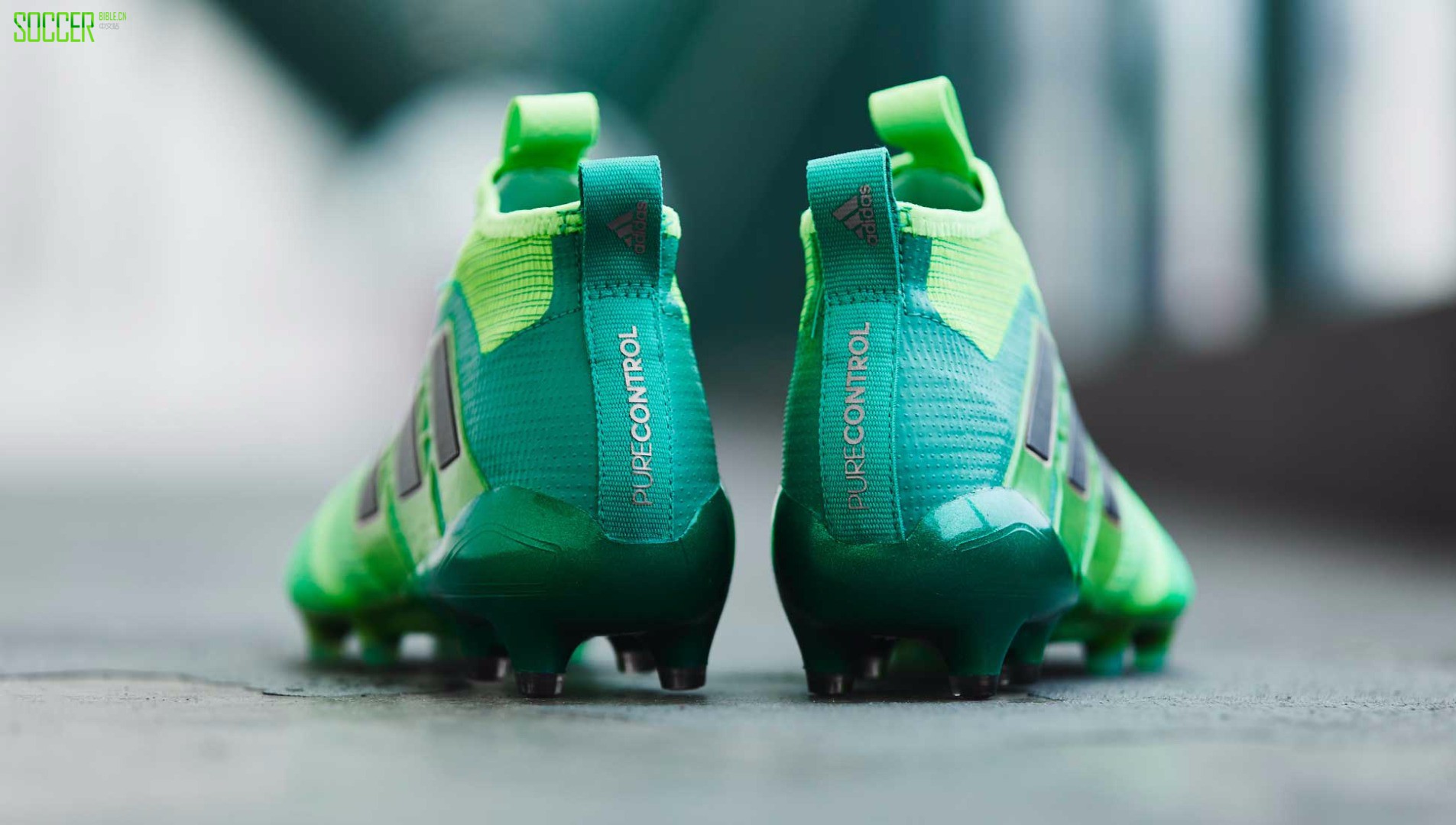 Ace17+ PureControl 绿色狂噪系列足球鞋