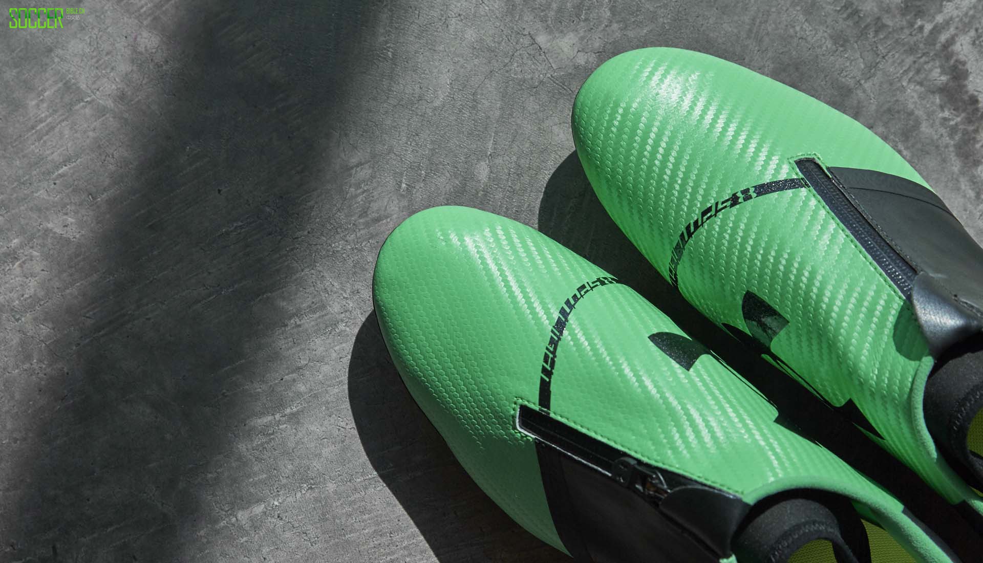 under-armour-spotlight-zip-4