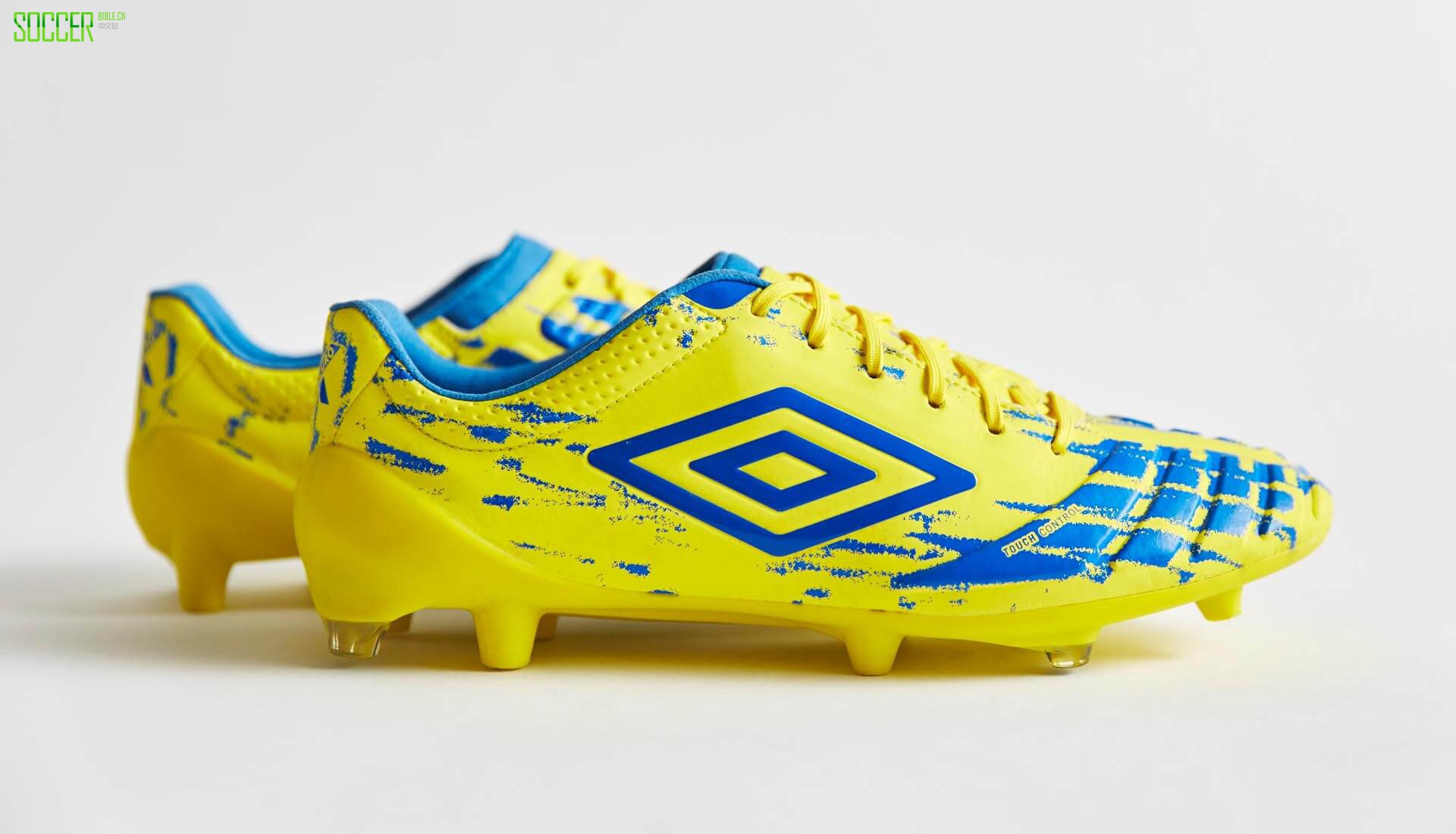 umbro-ux-accuro-yellow-1