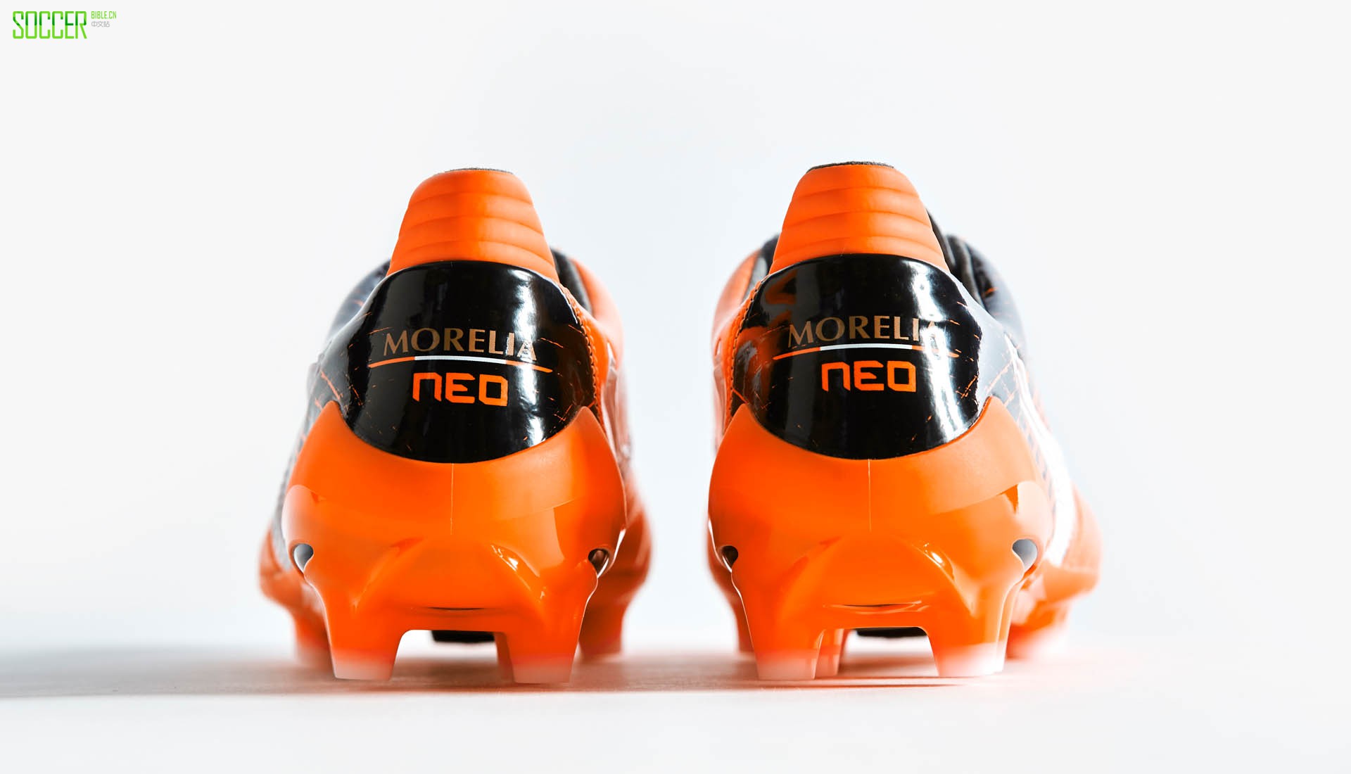 mizun-morelia-neo-orange-1