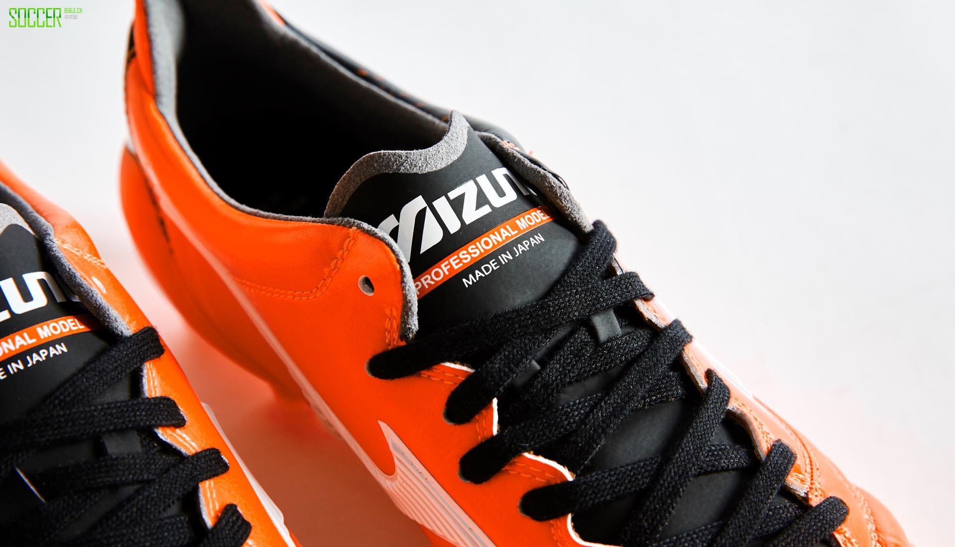 mizun-morelia-neo-orange-3