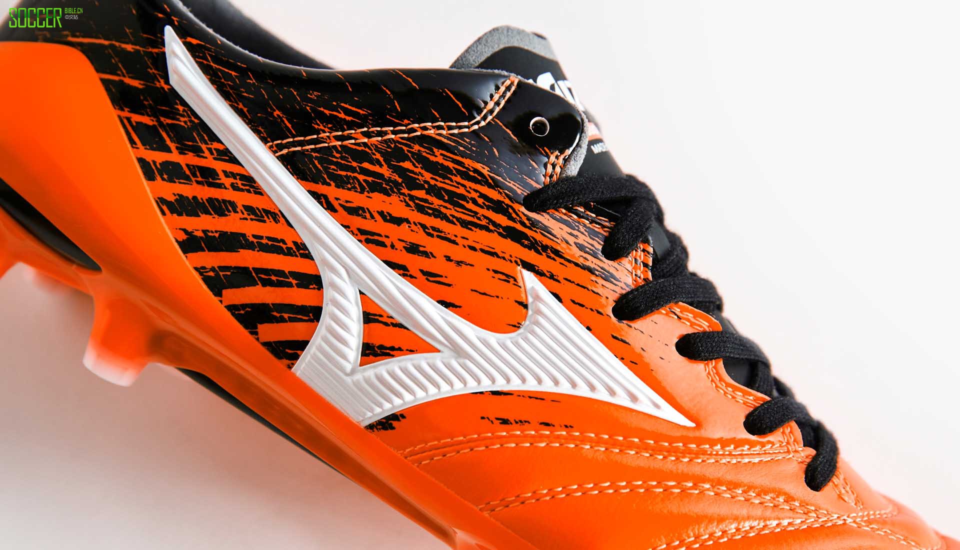 mizun-morelia-neo-orange-4