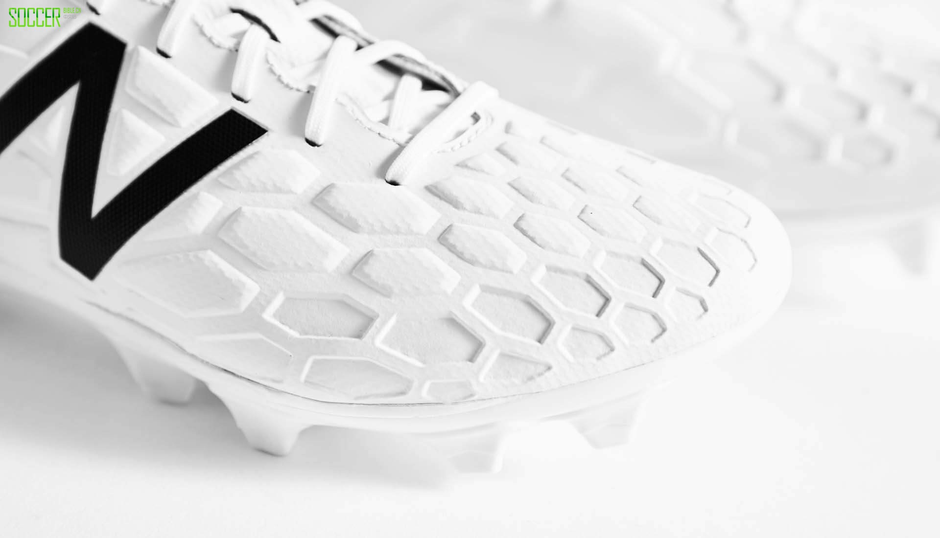 new-balance-blk-wht-10