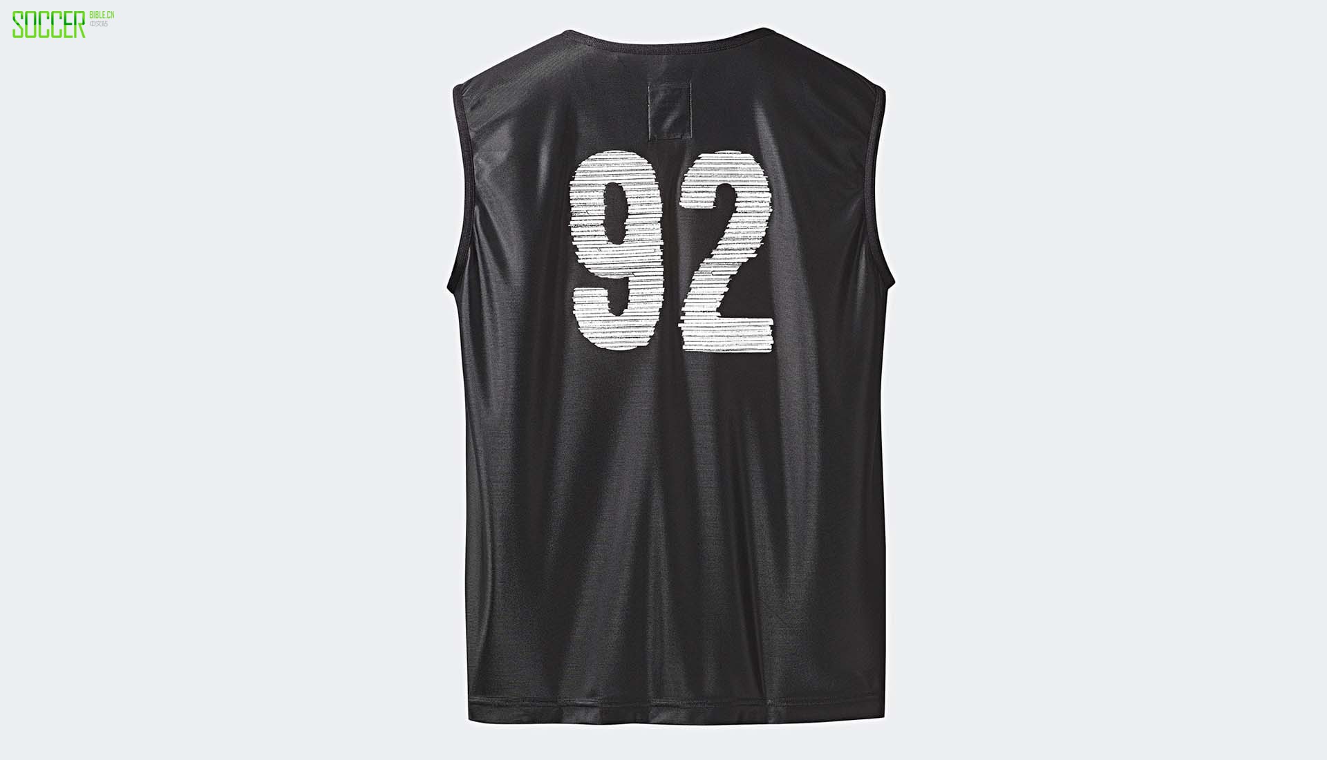 dolberg-adidas-arrow-22-min