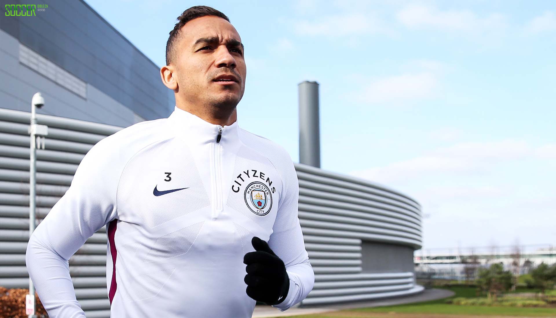 mcfc-ss18-training-wear-4