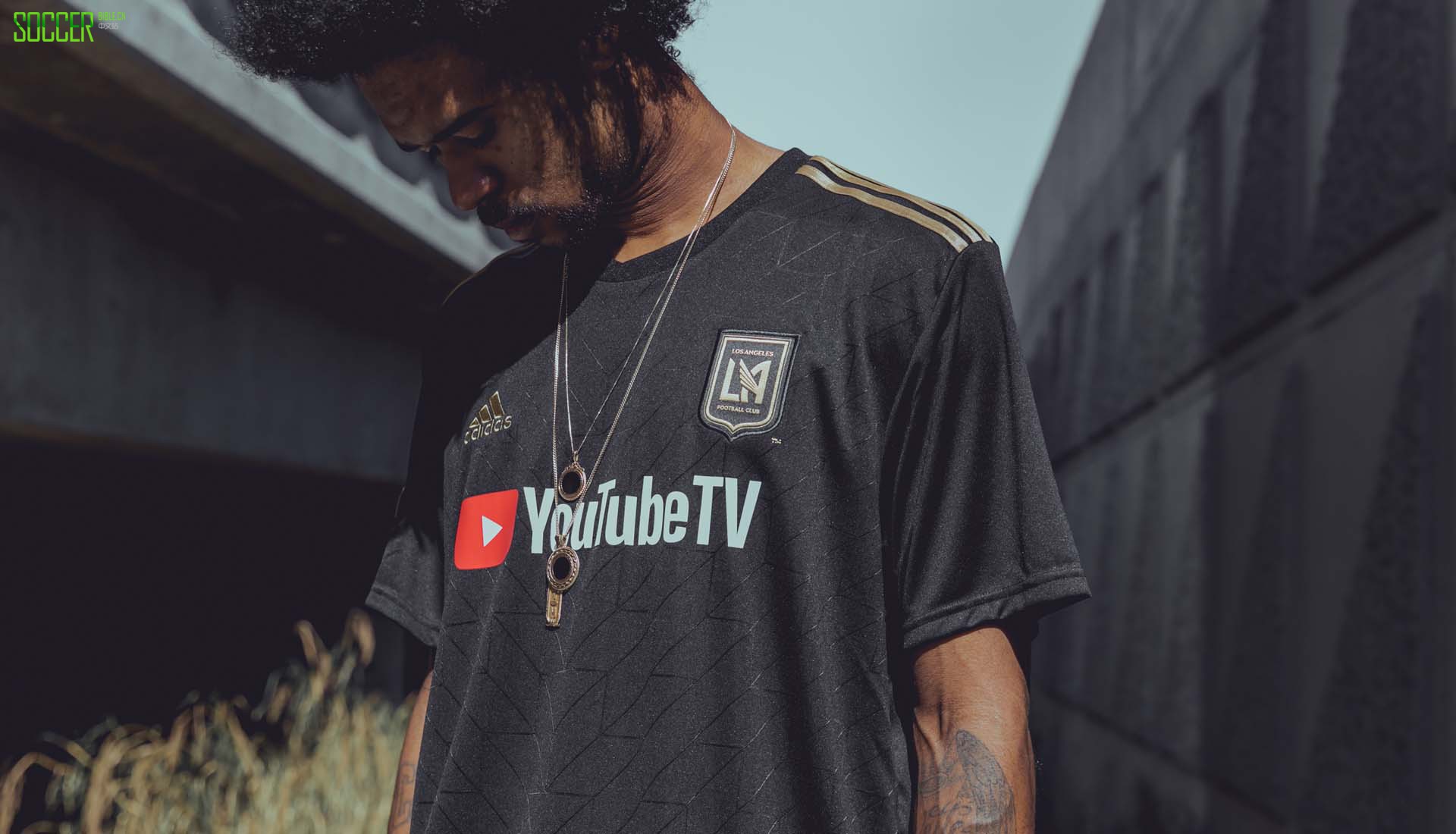 7-lafc-home-away-2018-kits