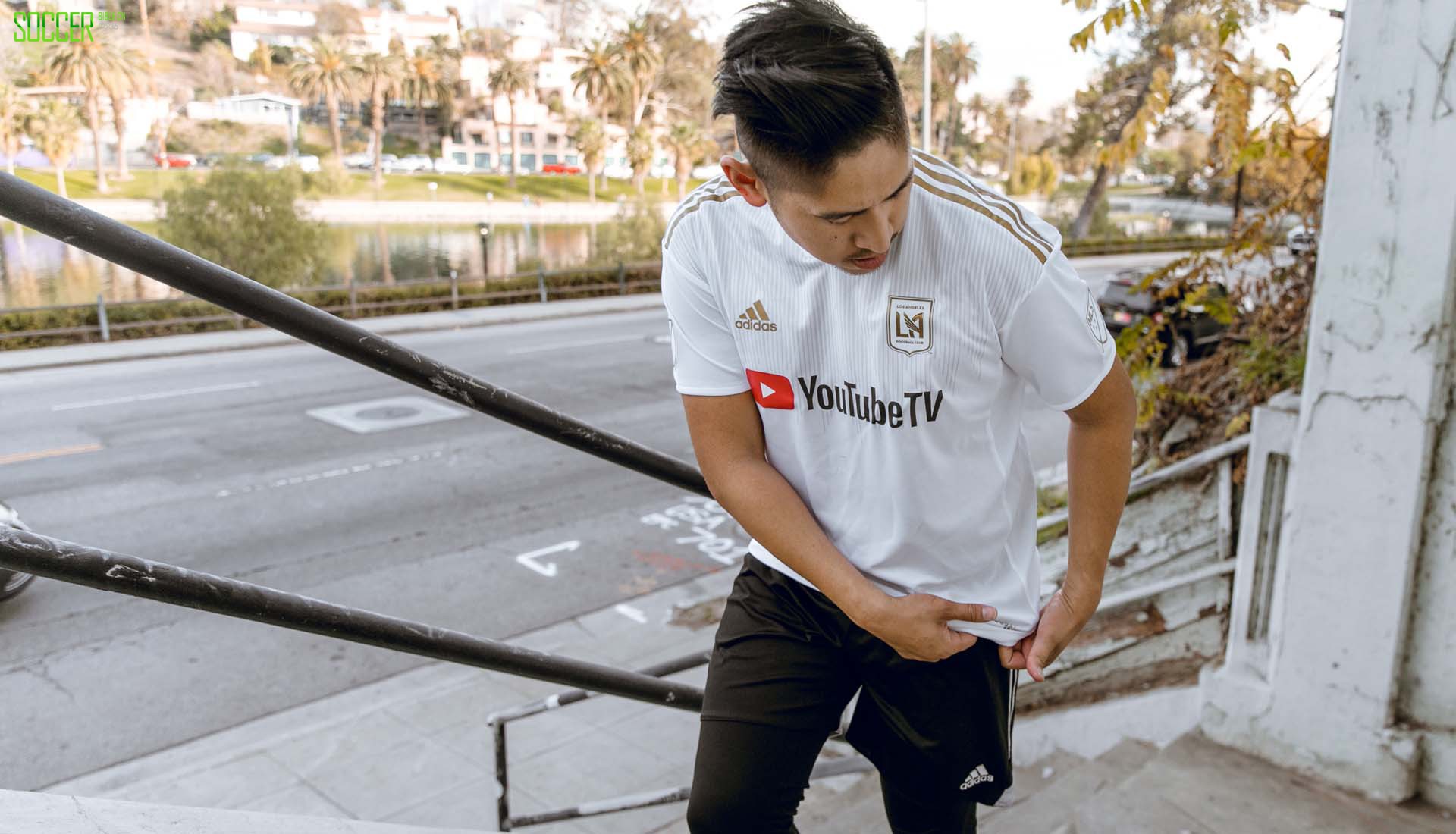 4-lafc-home-away-2018-kits