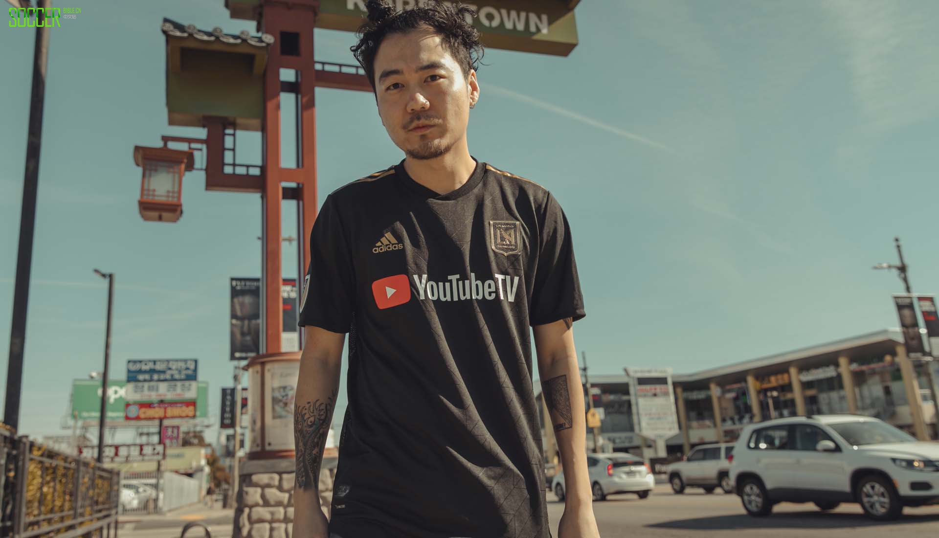 10-lafc-home-away-2018-kits