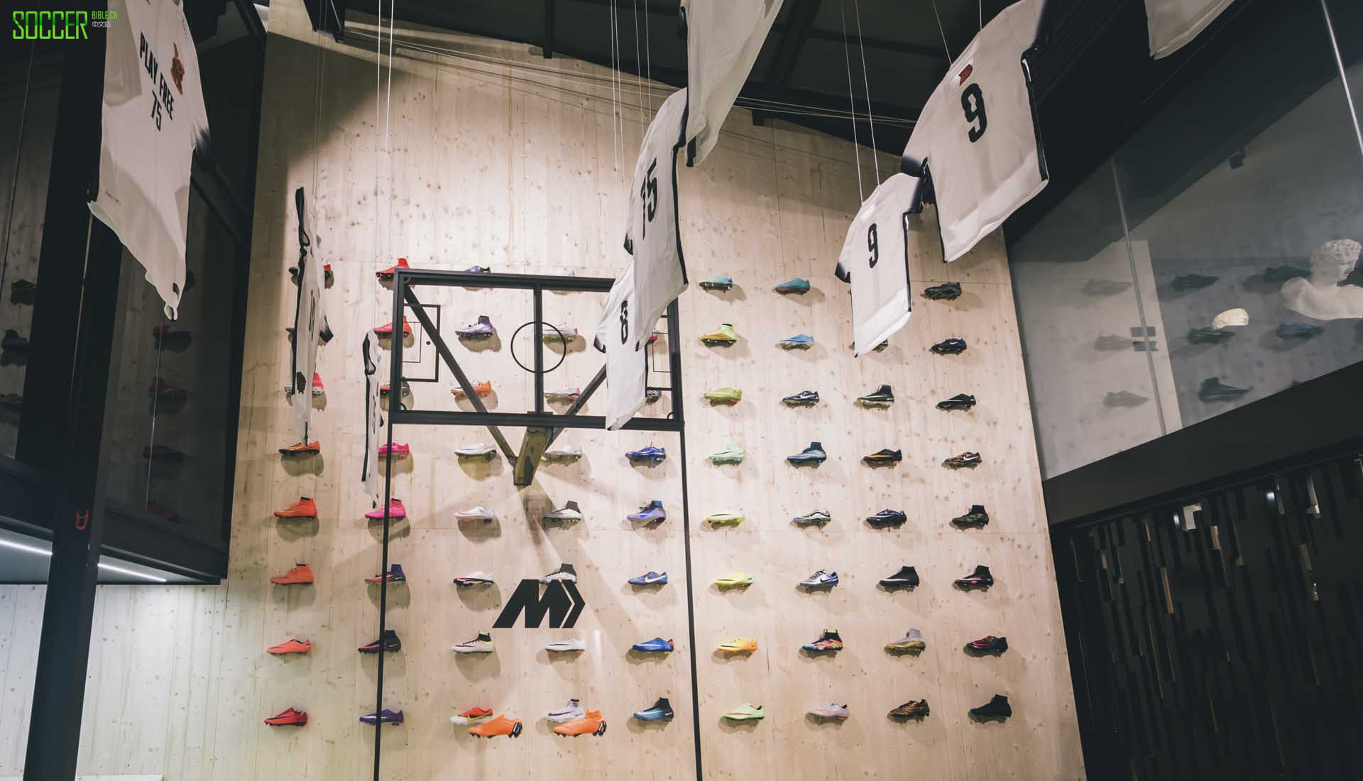 3-mbappe-mercurial-store-paris