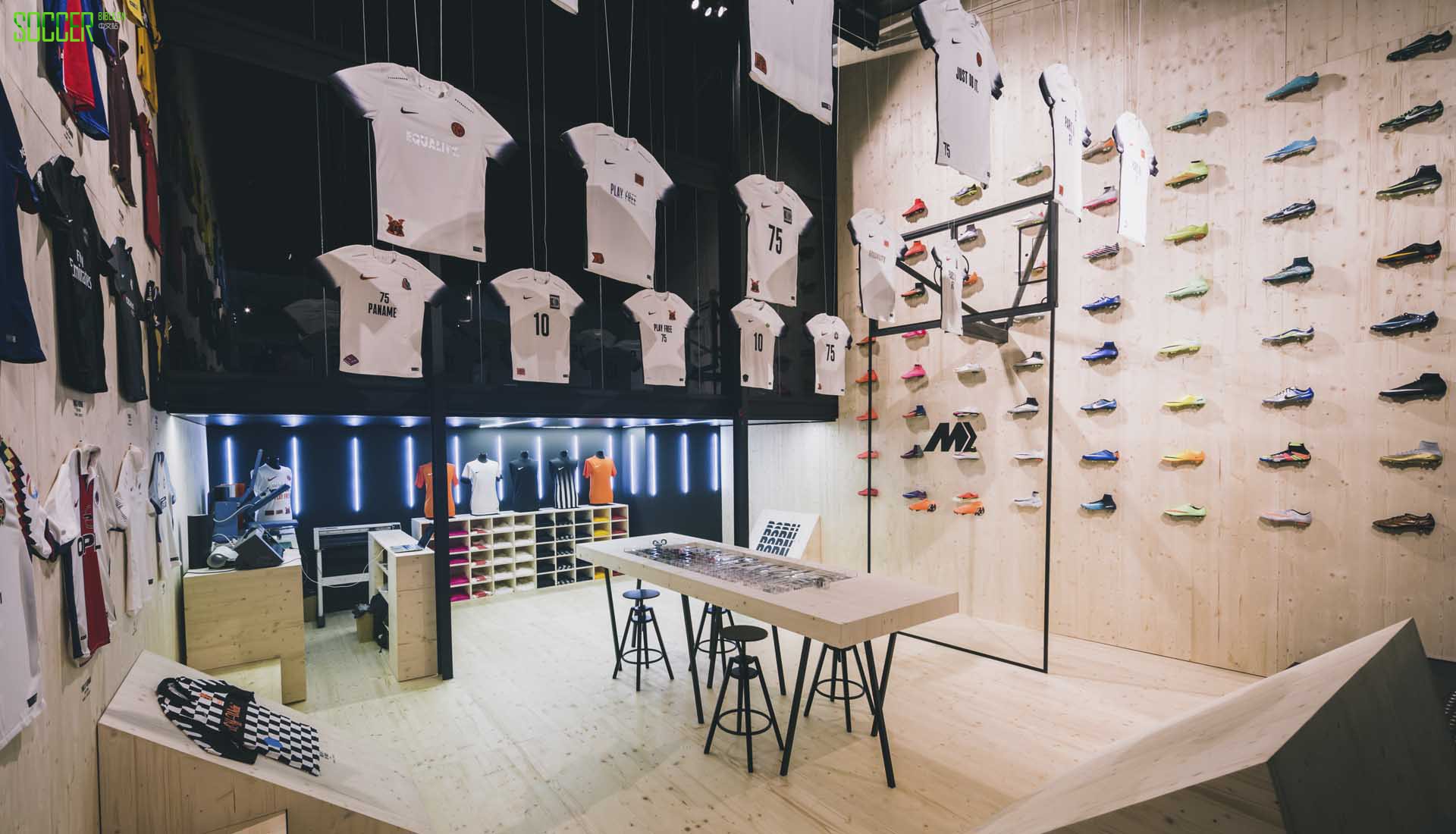 5-mbappe-mercurial-store-paris