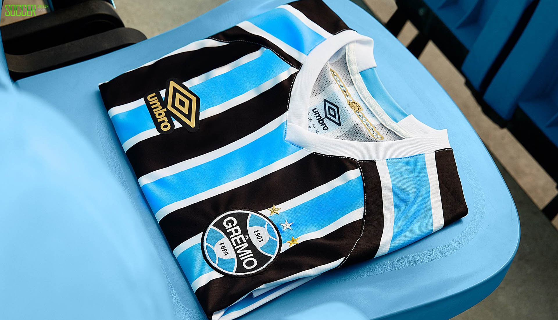 umbro-2018-brazil-kits-gremio_0002_gremio_2