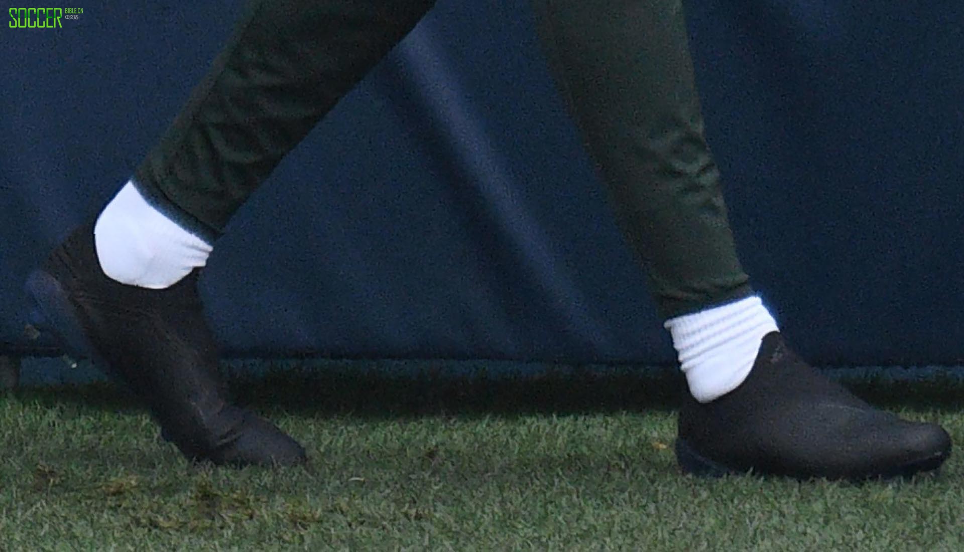 ���Ǻ����������ص�ȫ��αװX����Ь