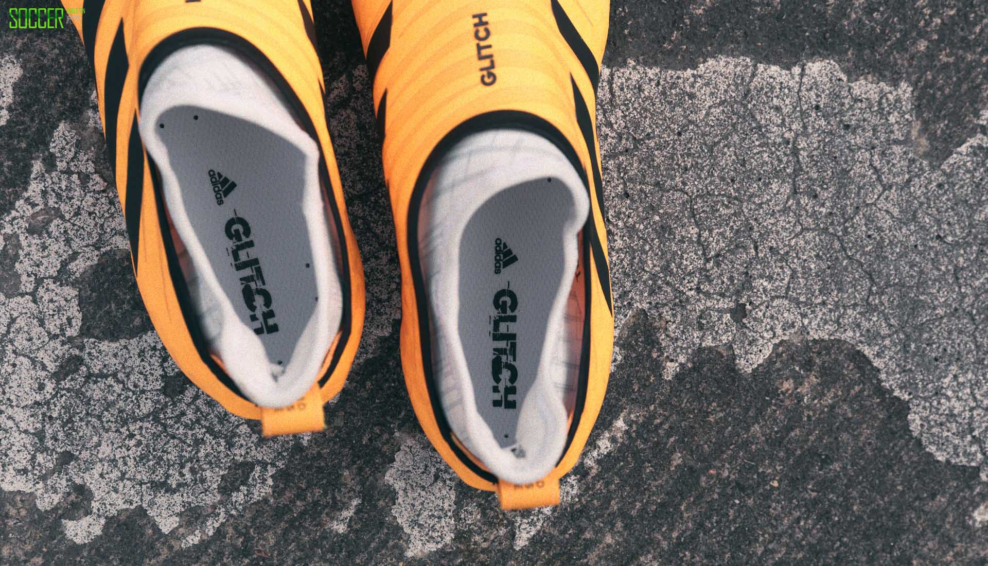 adidasƳGlitch 18ɫװ