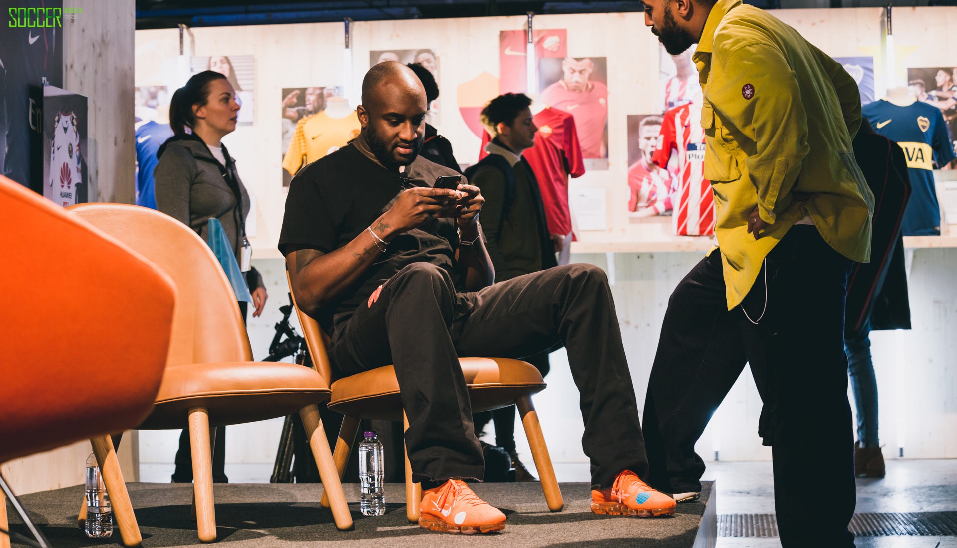 杰罗姆·博阿滕首次展示耐克的世界杯产品