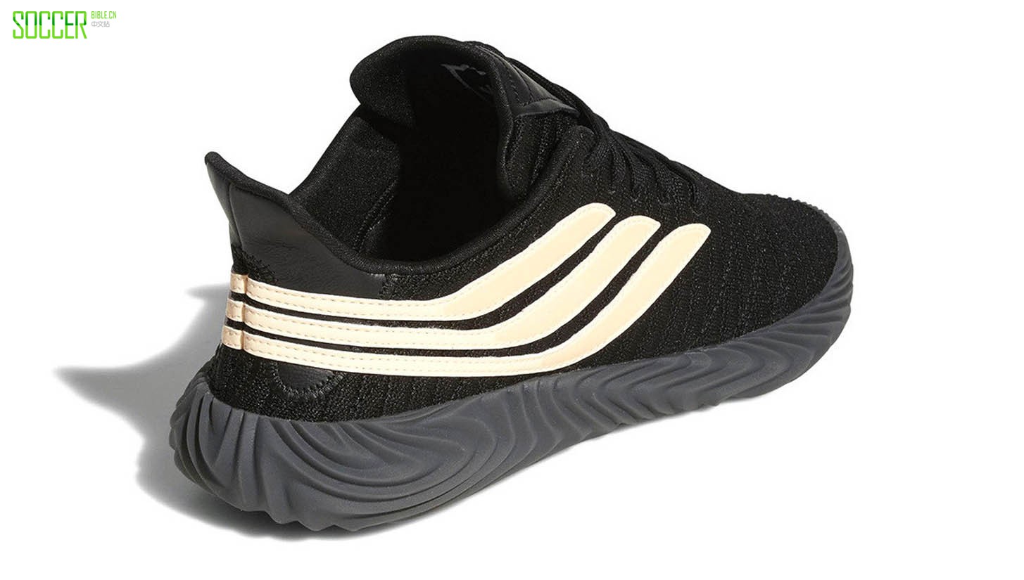 ϴ˹䷢ҹ/ɺۡSobakovɫ˶Ь