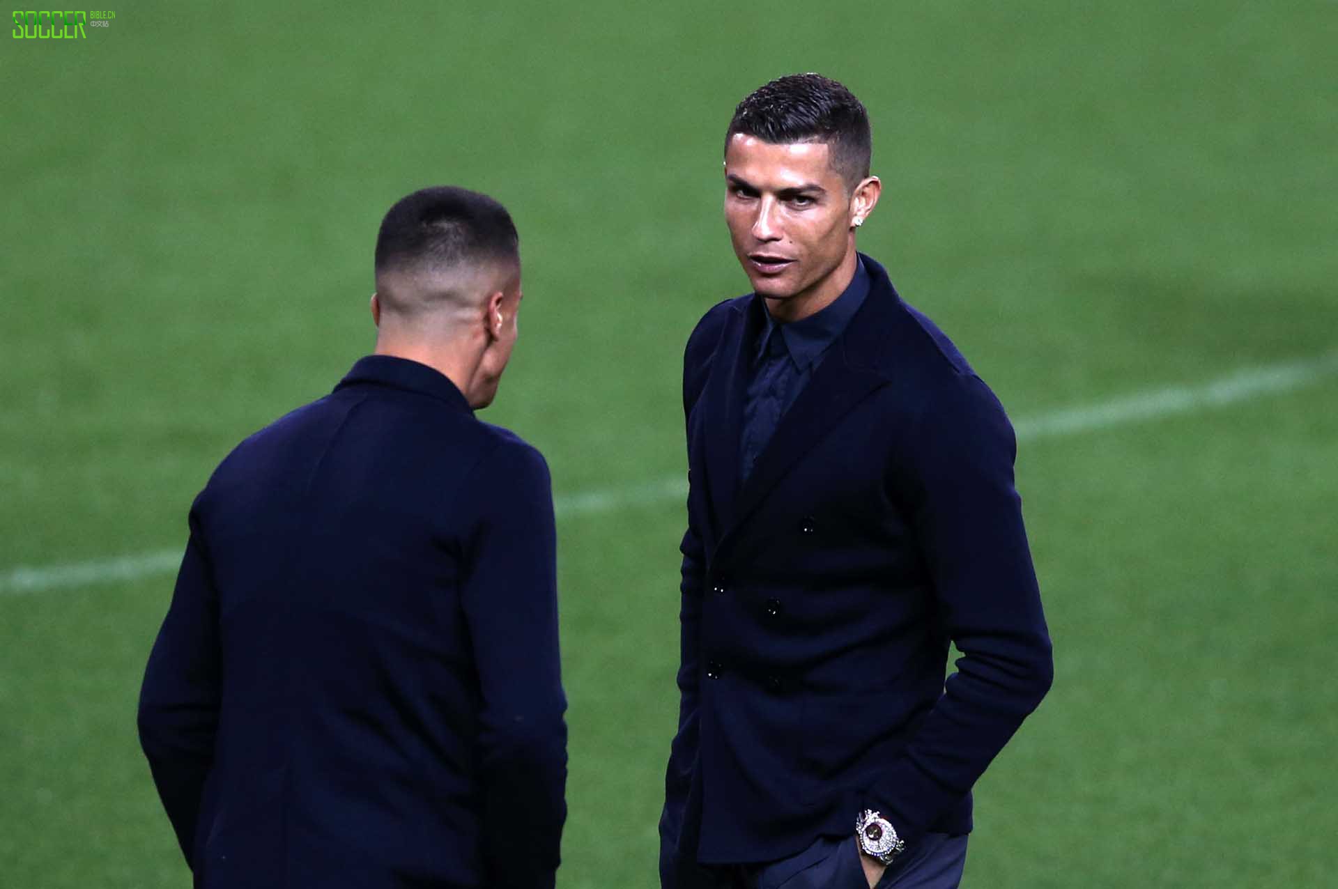 价值千万的手表 C罗超壕钻石手表亮瞎眼