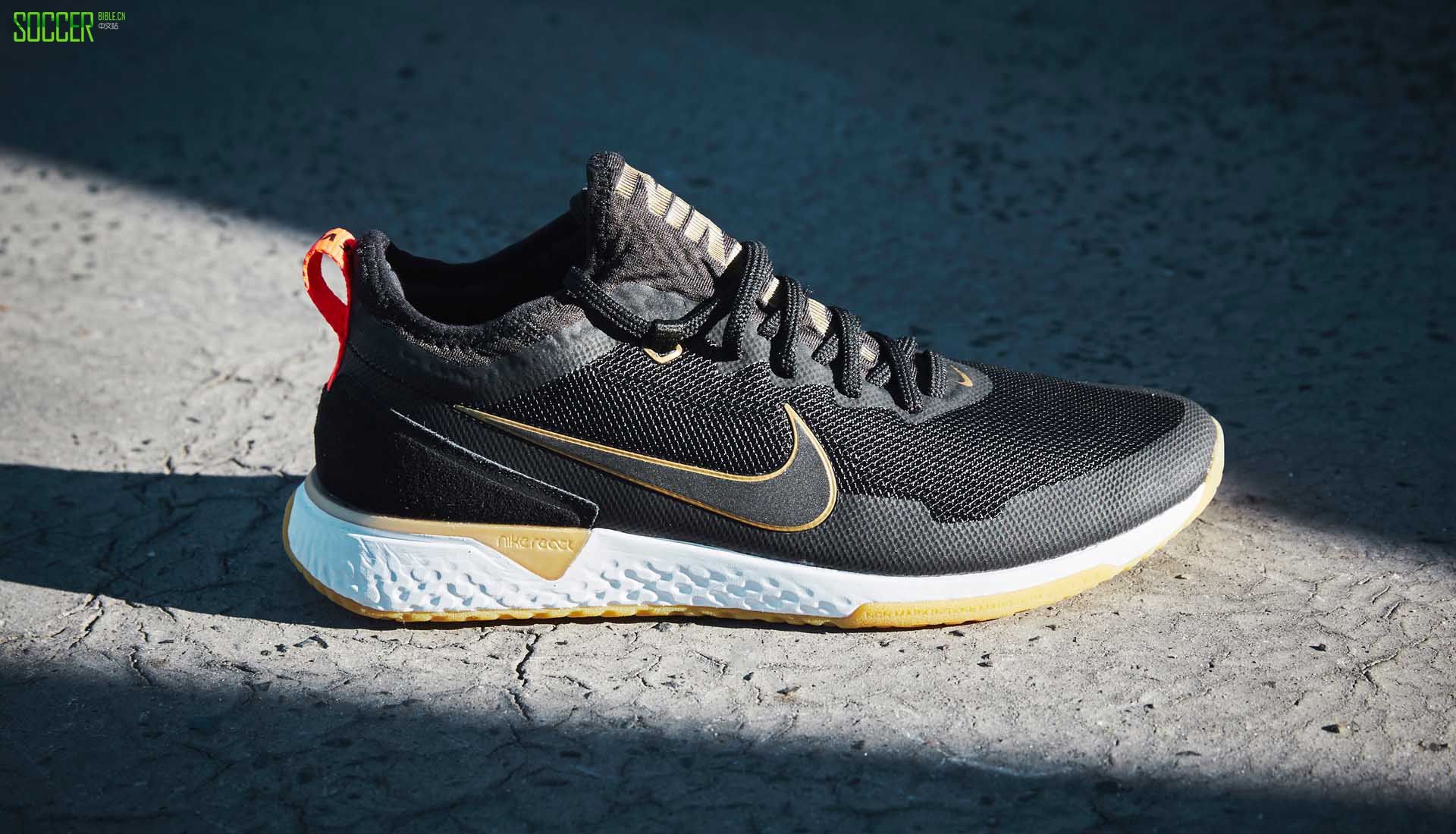 nike-react-gold-black-2-min