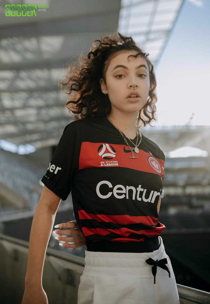 耐克推出西悉尼流浪者20120赛季主场球衣