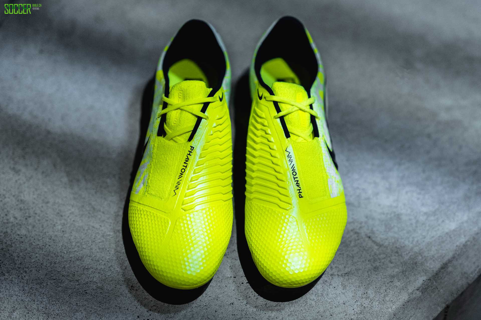 耐克推出PhantomVSN暗煞足球鞋“New Lights”版本 - Nike_耐克足球鞋 - SoccerBible中文站_足球鞋_PDS情报站