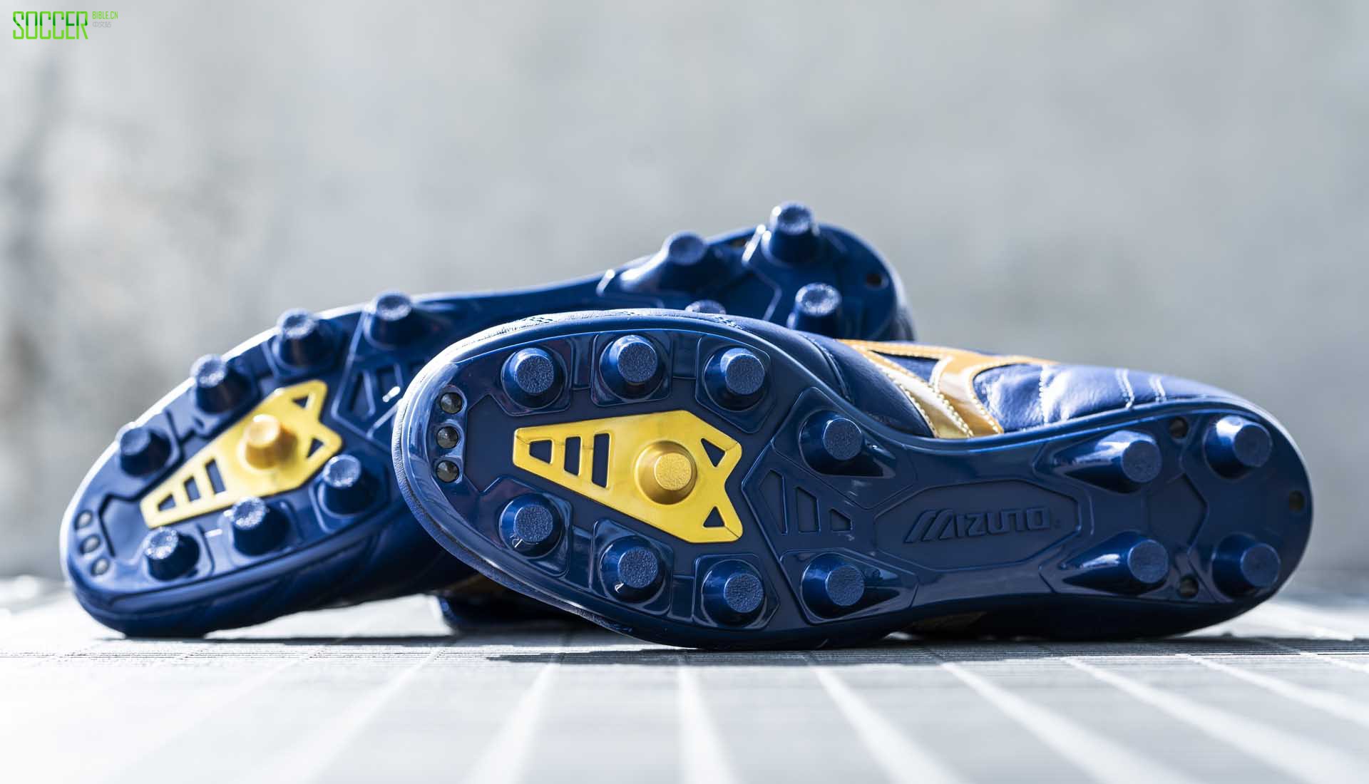 5-mizuno-morelia-blue-gold-min