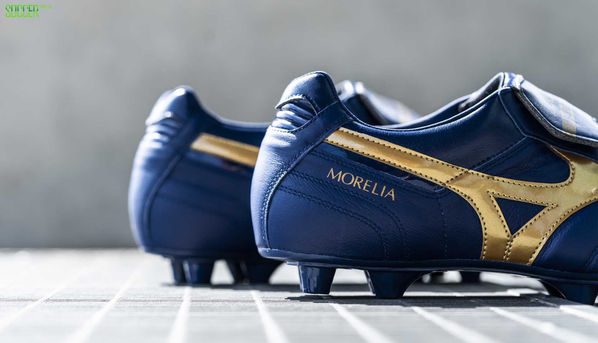 6-mizuno-morelia-blue-gold-min