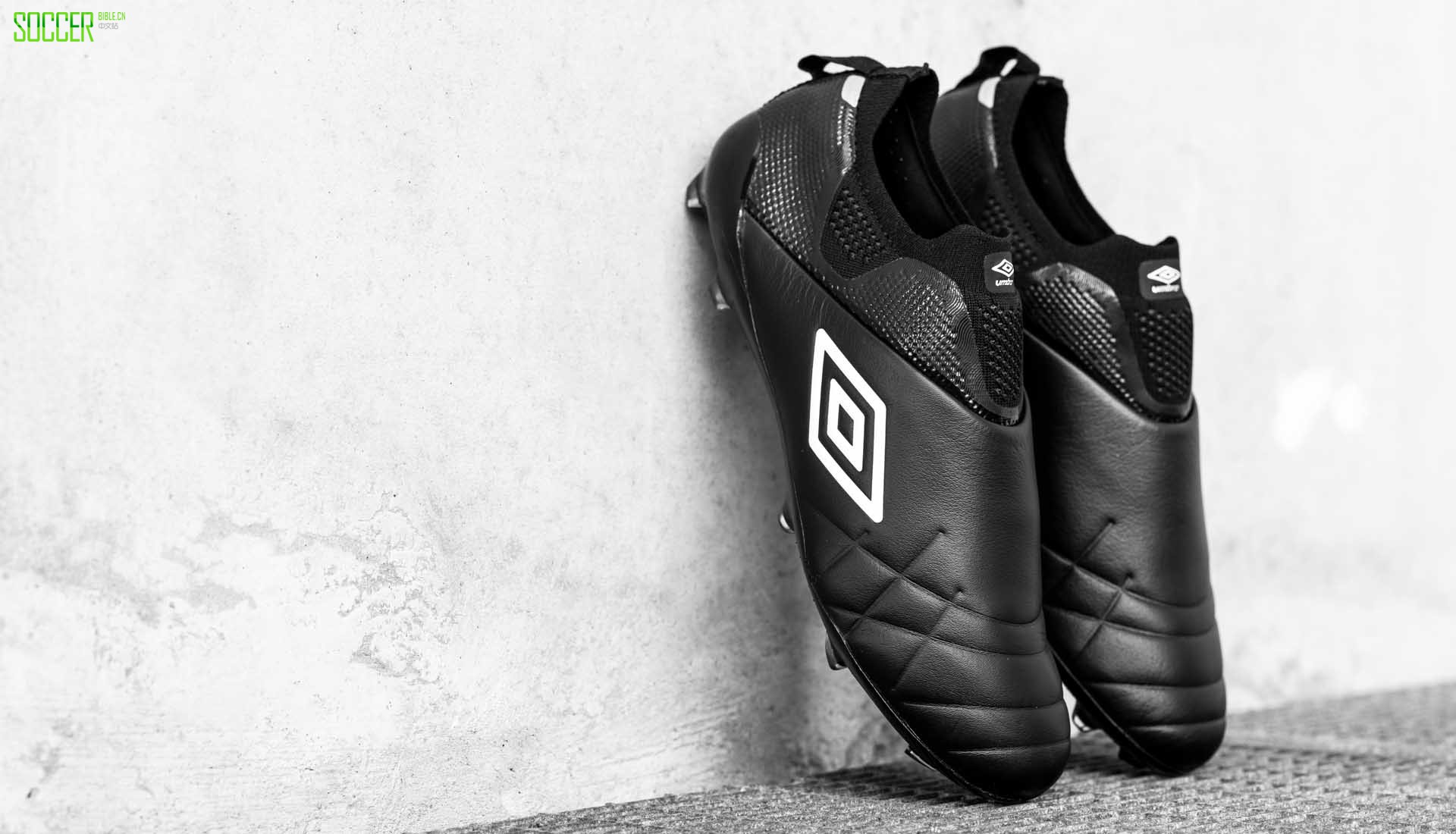 1-umbro-medusae-ux-black-white