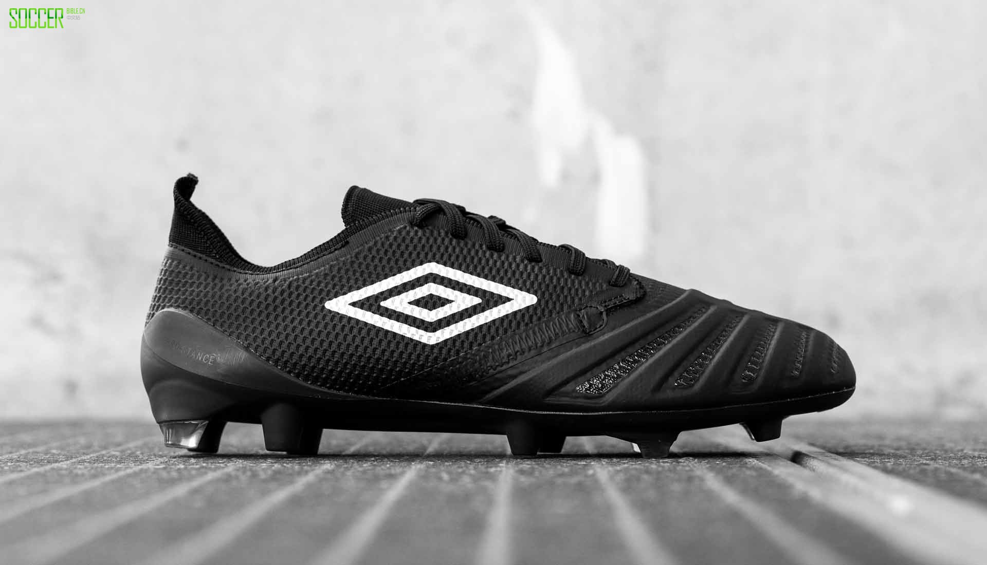 4-umbro-medusae-ux-black-white