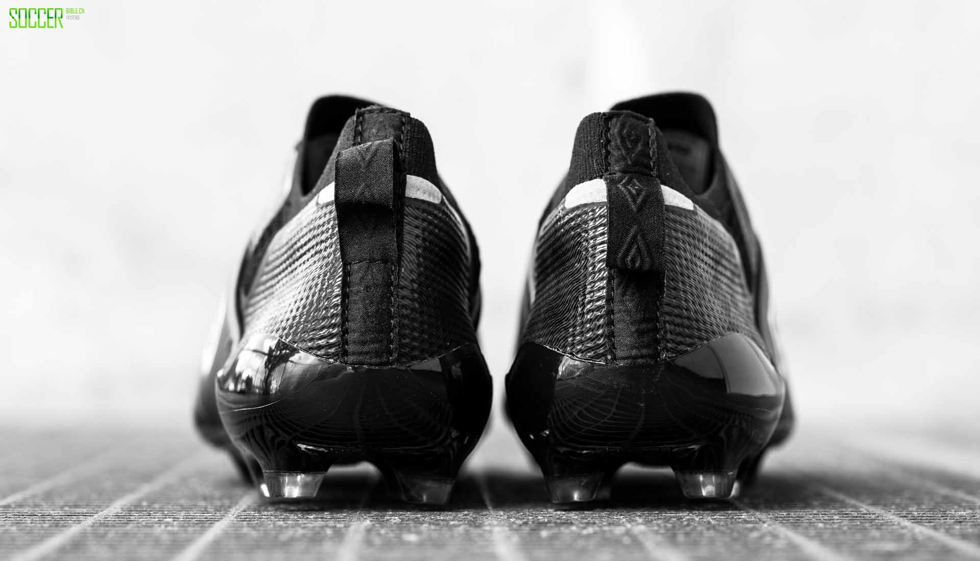 9-umbro-medusae-ux-black-white