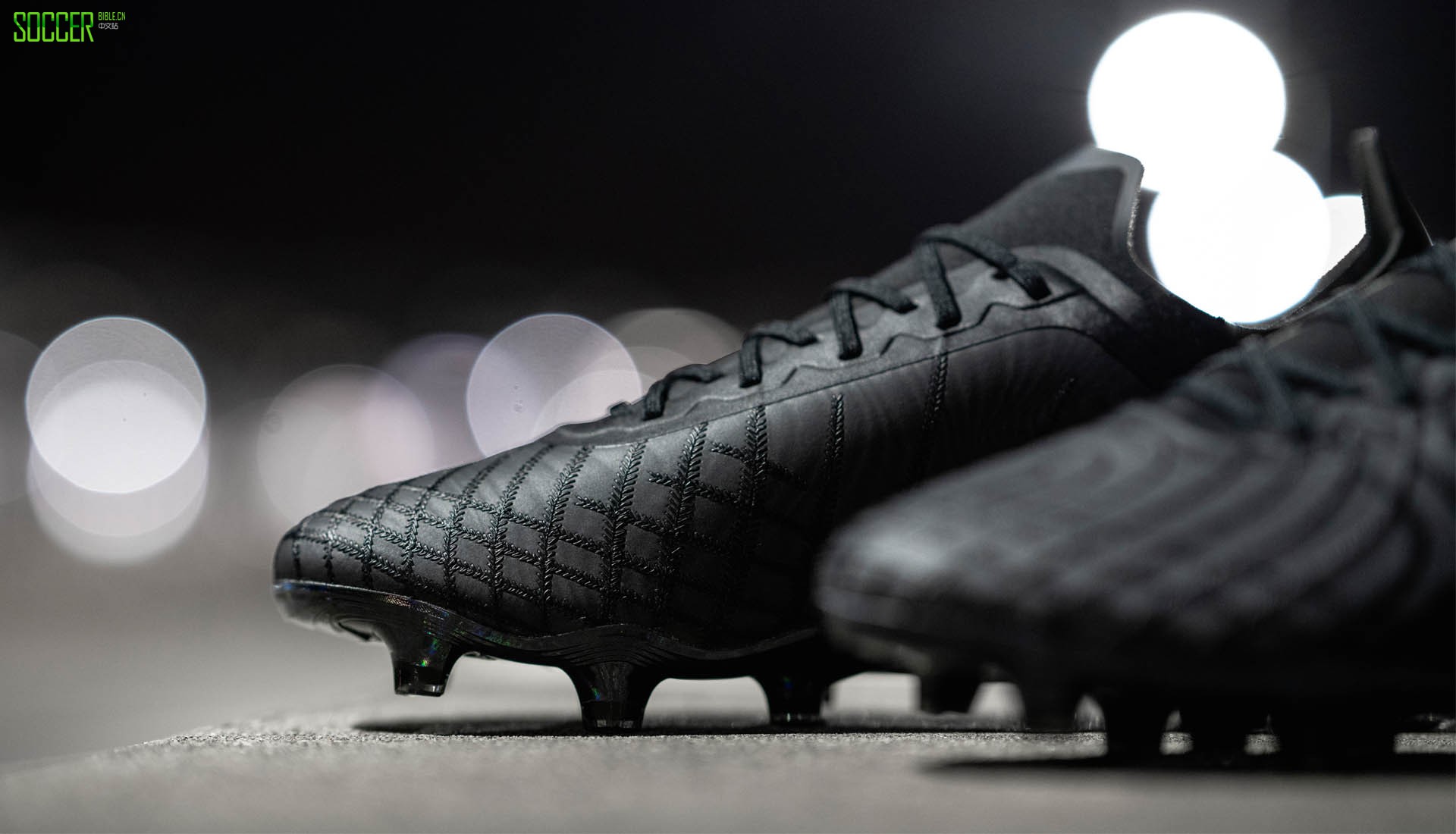 new-balance-blackout-1